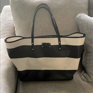 ♠️ Kate Spade black & white stripe purse♠️